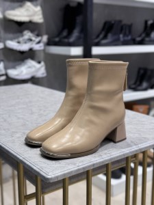 نیم بوت یونای پاشنه دار وارداتی کد YA8663