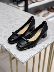 کفش زنانه پاشنه 5سانتی کوکو کد B670-2 کفش زنانه پاشنه 5سانتی کوکو کد B670-2