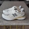 کتونی وارداتی نیوبالانس 990 کد Dm047 رنگ سفید سایز 39