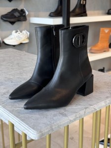 نیم بوت نوک تیز پاشنه 6سانت کدn5-111 نیم بوت نوک تیز پاشنه 6سانت کدn5-111