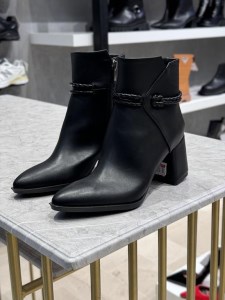 نیم بوت پاشنه دار بغل تسمه دار کد n5-113